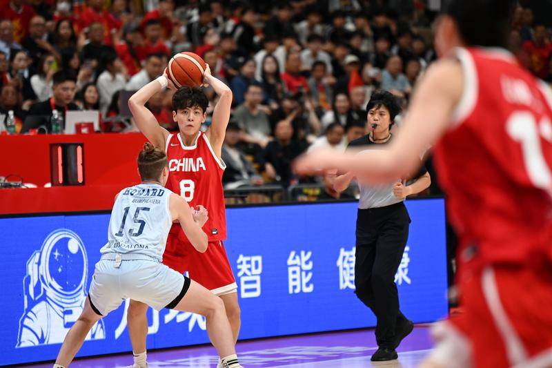 宫鲁鸣:通过集训筛选女篮人才 推动新老交替