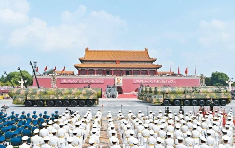 “人类和平与发展的崇高事业必将胜利!”