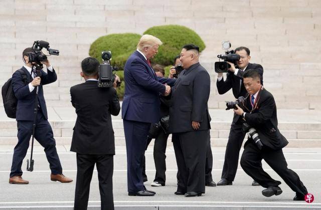 朝外相飞抵中国,有2件事要办!金正恩在阅兵前打出关键牌