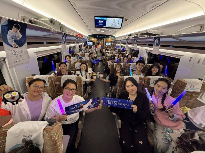 “歌迷专列”遇上返程高峰 多站联动保障夜间出行