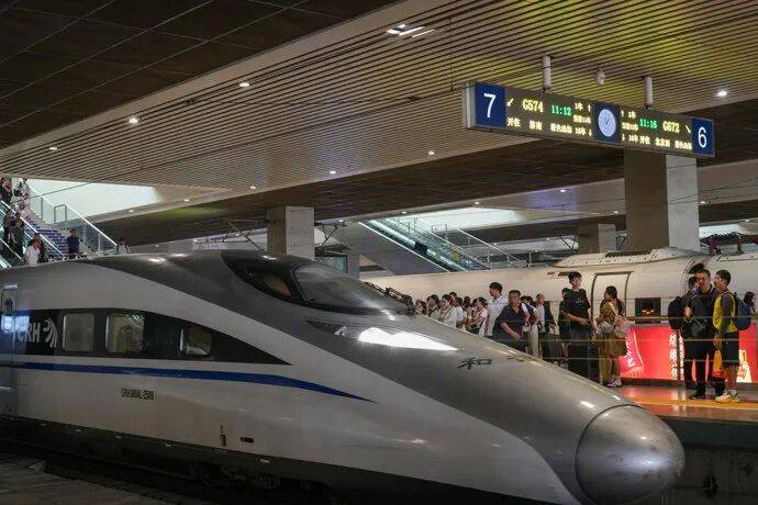 104.8万!郑州铁路单日客发量创历史新高