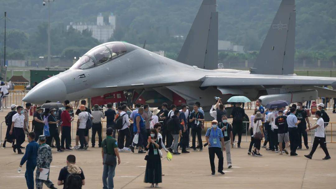 央视官宣:歼-16可挂载副油箱!网友:航程加到7000公里有必要?