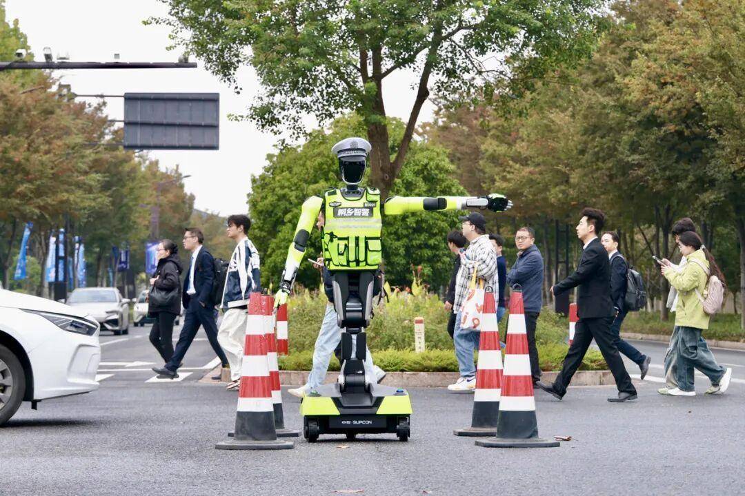 “网言网语”看峰会